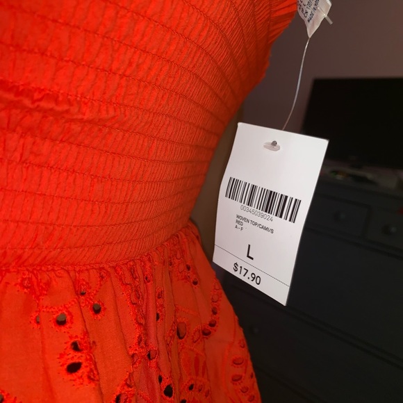 Summer blouse. Orange with small cutout details. - Picture 2 of 3